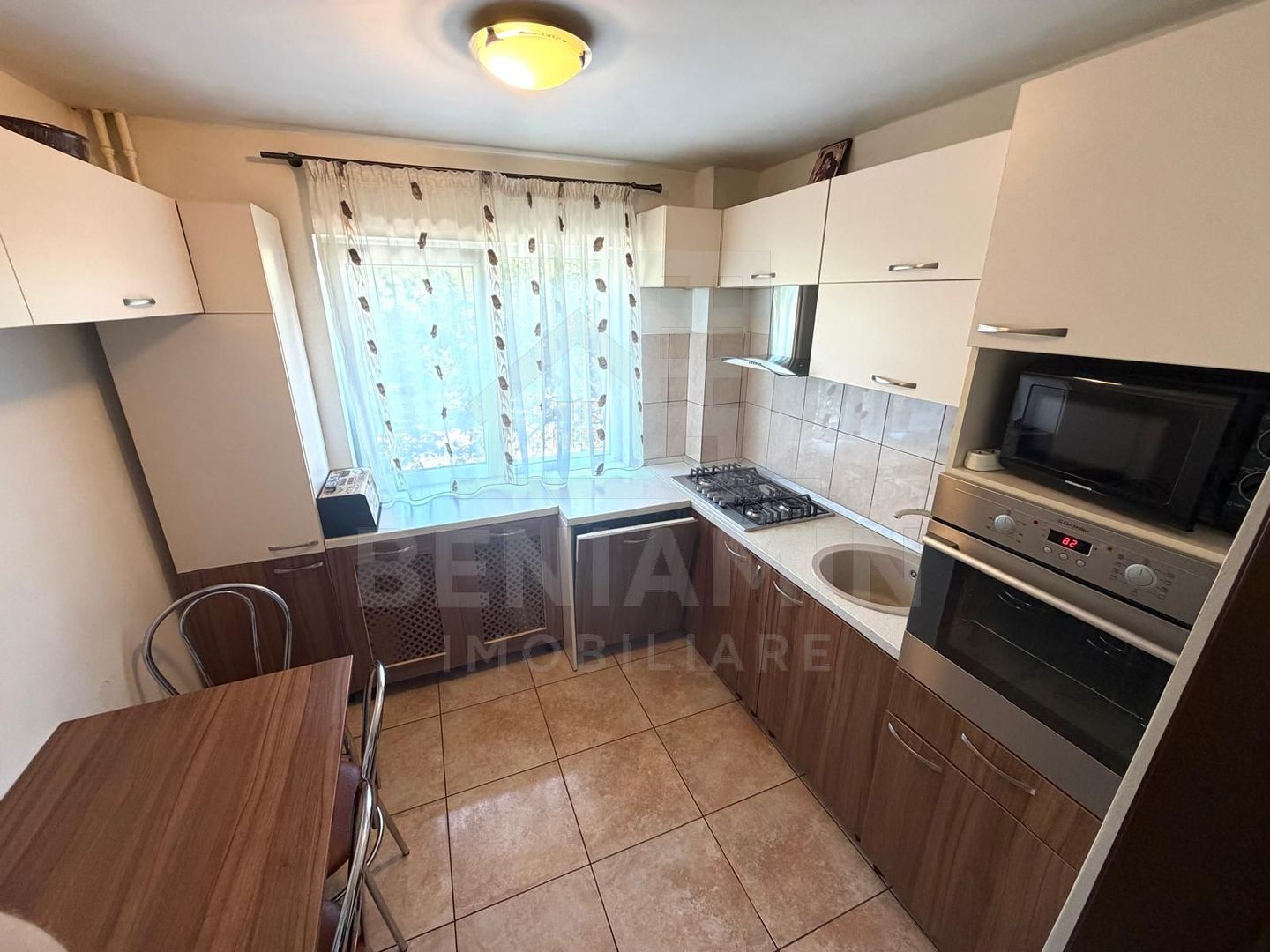Apartament 3 camere Rovine Profi Etaj 1 66mp teava de gaze - Poză 4
