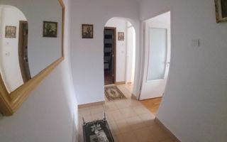 Apartament 3 camere de vânzare – Micro 21 | Etaj 2/4 | Centrală Ariston | Izolat - Poză 8