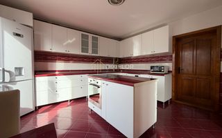 Casa unifamilială cu teren generos - Poză 3