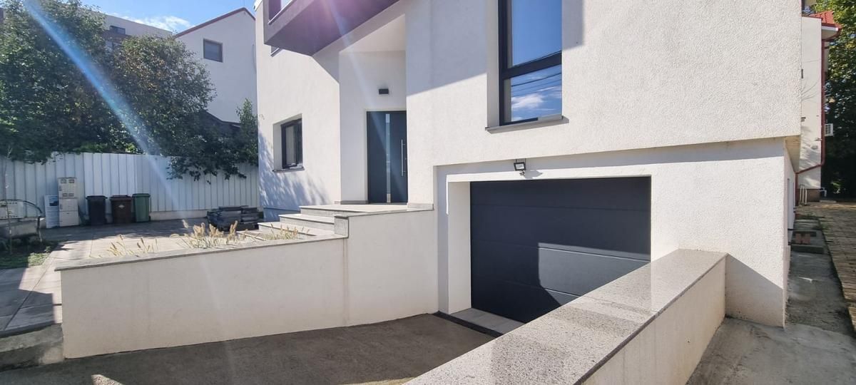 Casă spectaculoasă – 314 mp utili, cramă, terase, 7 camere, teren 432 mp - Poză 2