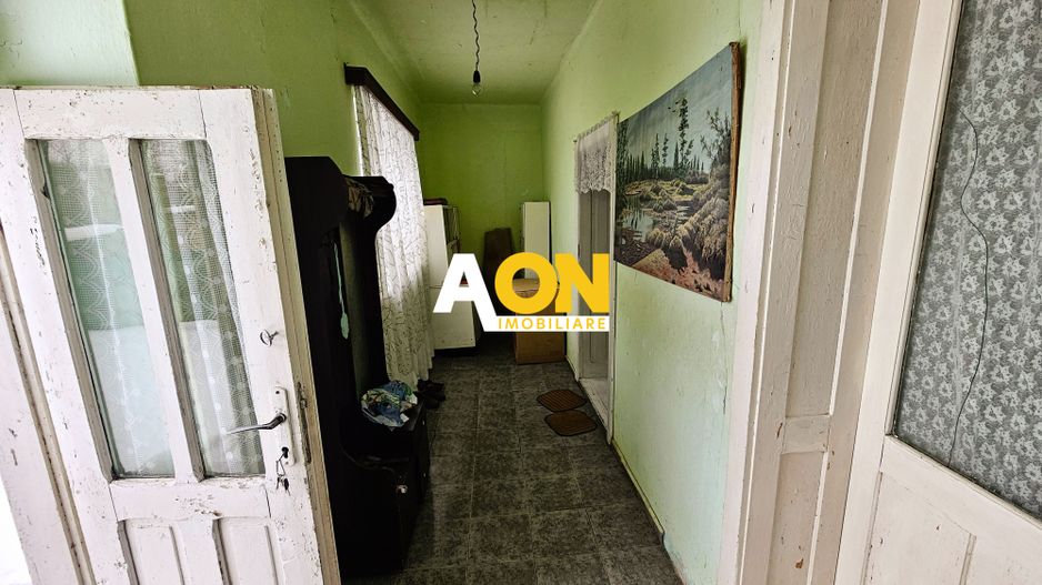 Casă traditională, 3 camere, 1766 mp teren, la asfalt, Vintu de Jos - Poză 11