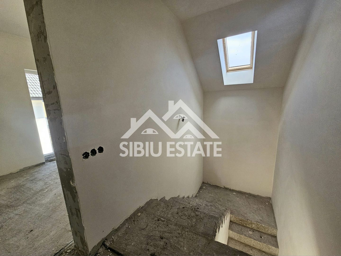 Casa 5 camere curte mare, casa noua - Poză 4