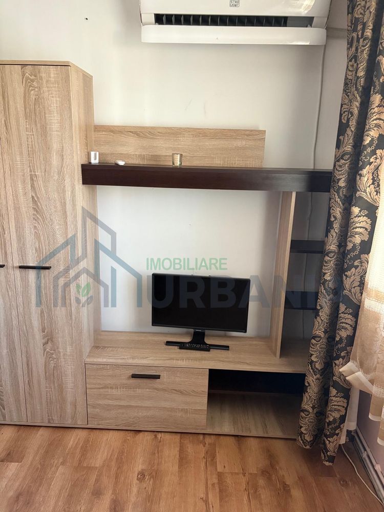 Camera libera in apartament cu 4 camere - Poză 1