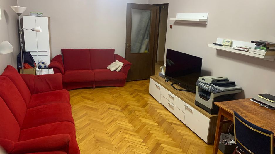 Apartament cu 3 camere în zona, mobilat si utilat -  Piata Centrala - Poză 1