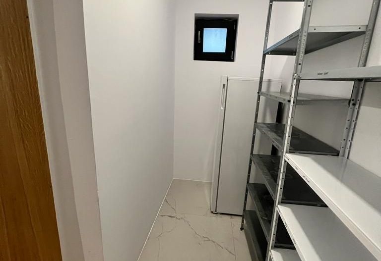 Locuinta moderna spatioasa cu garaj - Poză 24