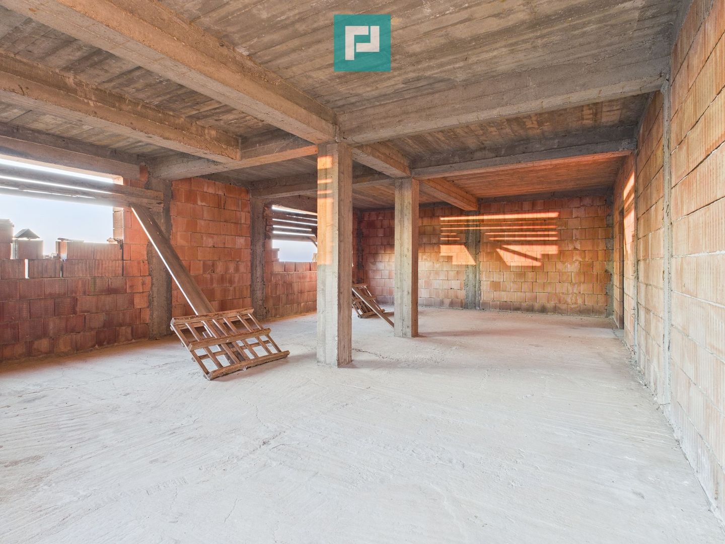 Proprietate impresionantă între Curtici și Macea - Poză 6