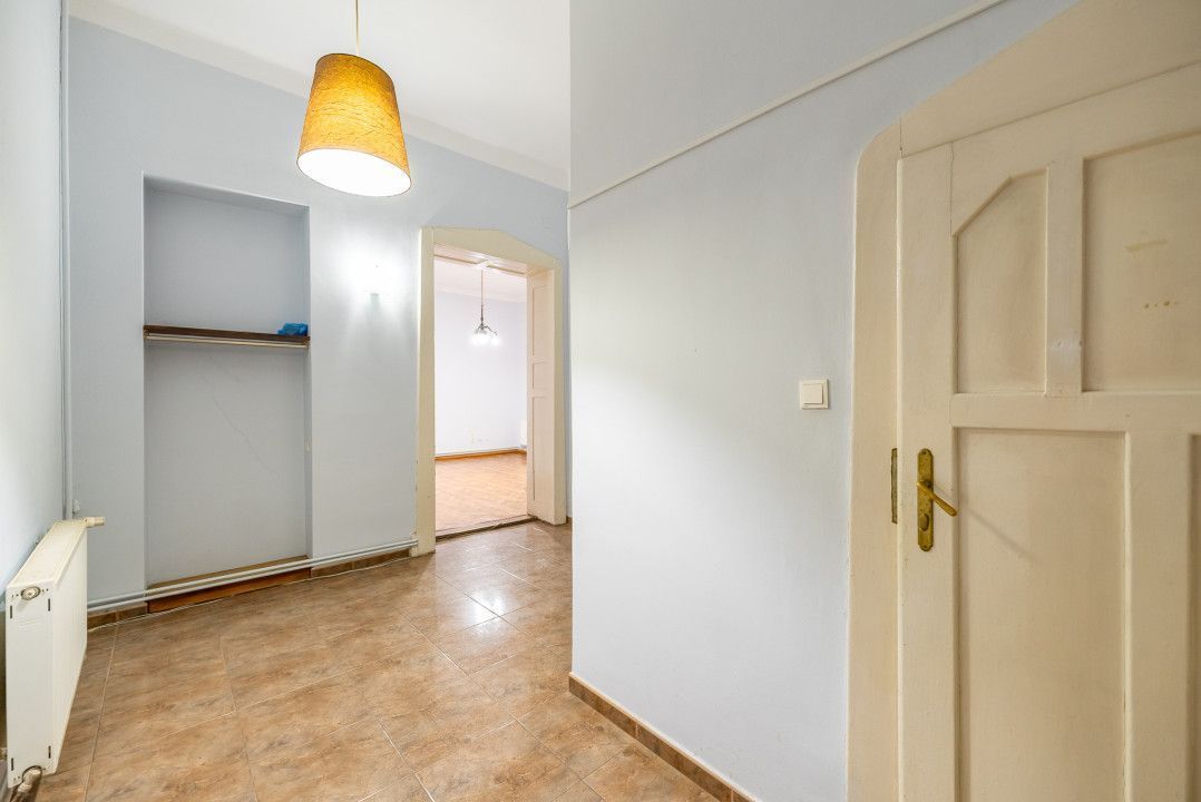Apartament nemobilat, 3 camere, etaj 1, Bld.Revoluției - Poză 10
