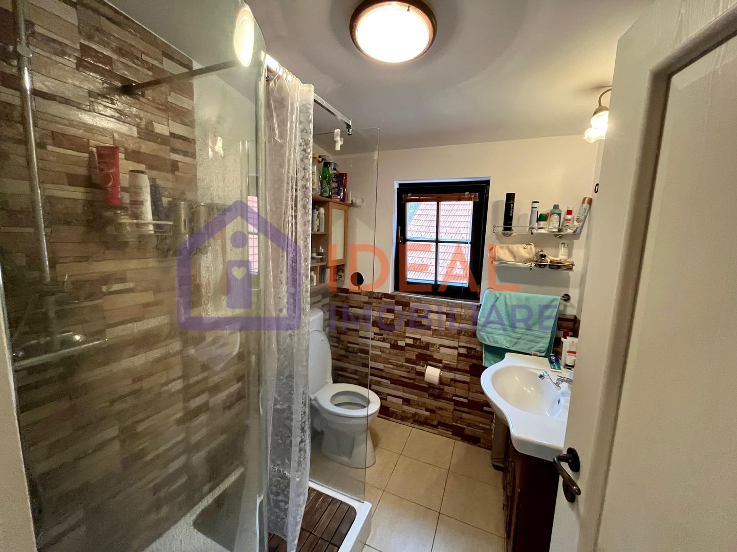 Casă individuală cu 5 camere și curte proprie - în Cisnădioara - Poză 15