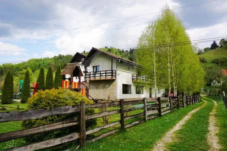 Pensiune Moieciu - 3000mp Teren - 12 Camere Plus Restaurant - Brasov - Poză 2
