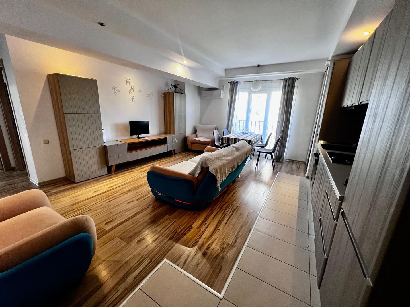 Apartament cu 3 camere de inchiriat in Cosmopolis - Poză 4