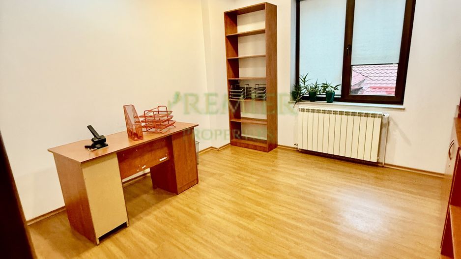 Casă de vânzare  pretabilă pentru clinica, cabinet medical, birouri - Poză 8