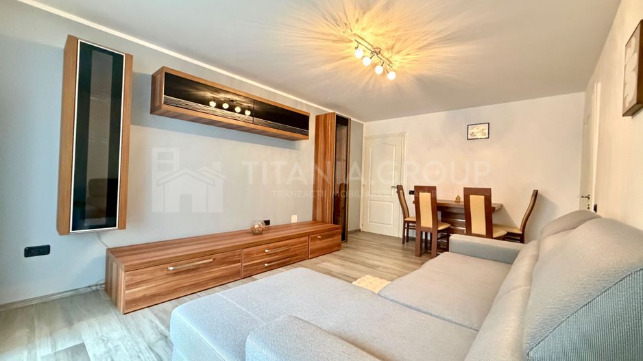 Apartament cu 3 camere, 2 bai  - zona Tractorul - Poză 1