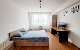 Apartament cu 3 camere - Centru/Piata 700 - Poză 1
