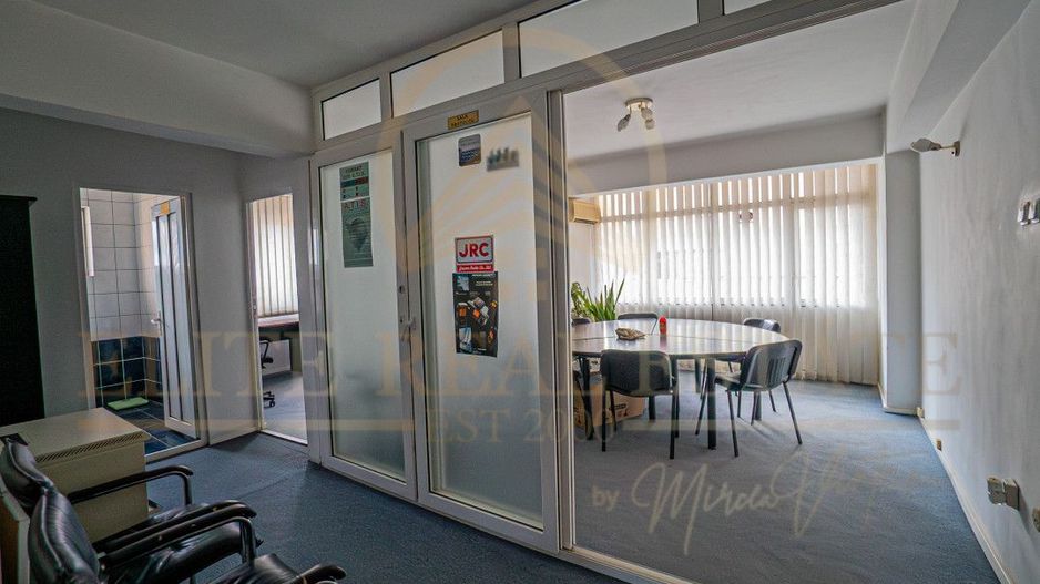 Ultracentral - Apartament cu 7 camere situat la etaj 1 , vedere bilaterală. - Poză 4