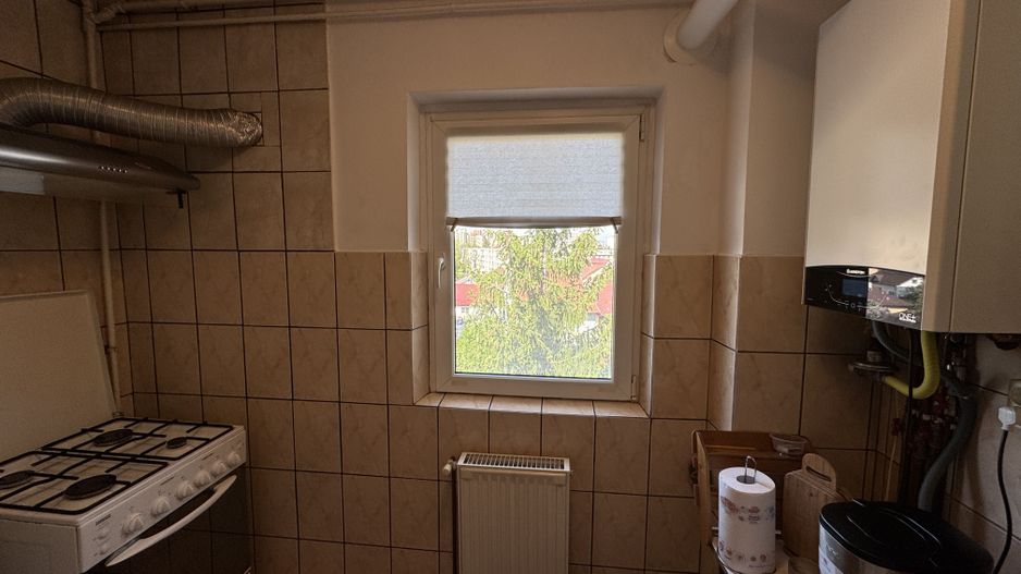 Apartament decomandat cu 3 camere in Florilor, strada Crinului - Poză 8