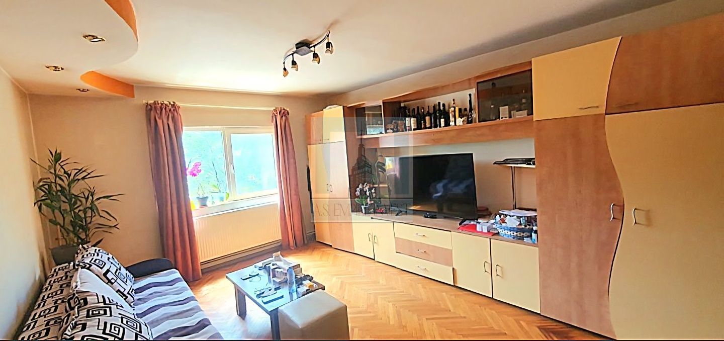 Apartament 4 camere de vanzare/ zona Tractorul - Poză 2