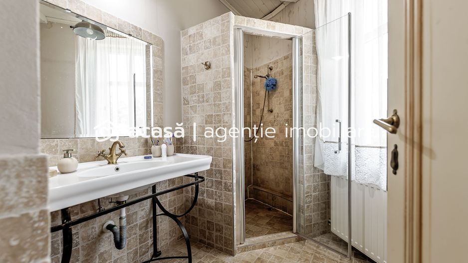 VÂNDUT Visezi la o proprietate unică, plină de istorie și farmec? - Poză 9