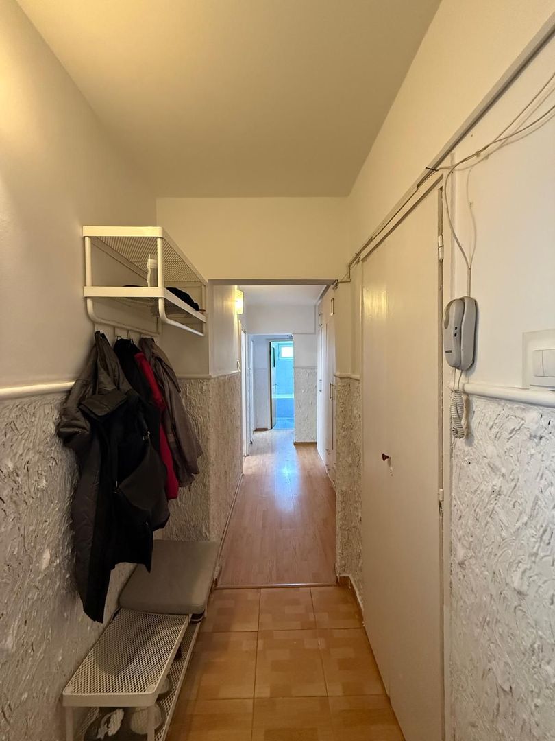 De vânzare 4 camere, spațios, 2 băi, 2 balcoane, lângă Mega Mall - Poză 11