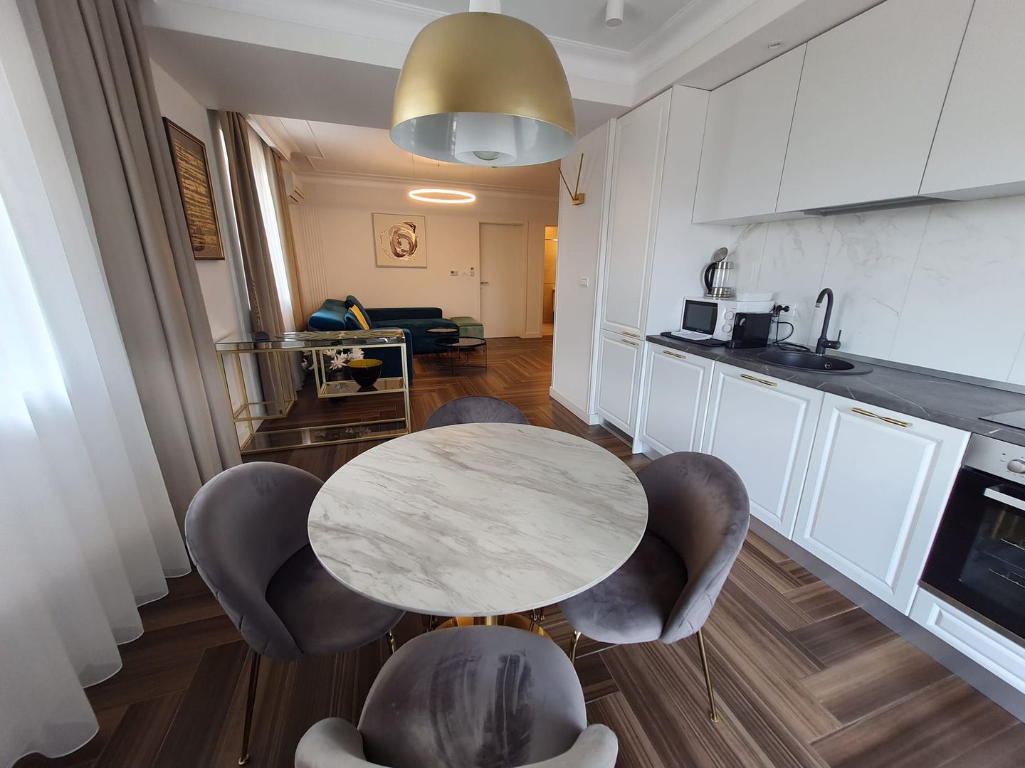 Elegantă și prestanță - Poză 3