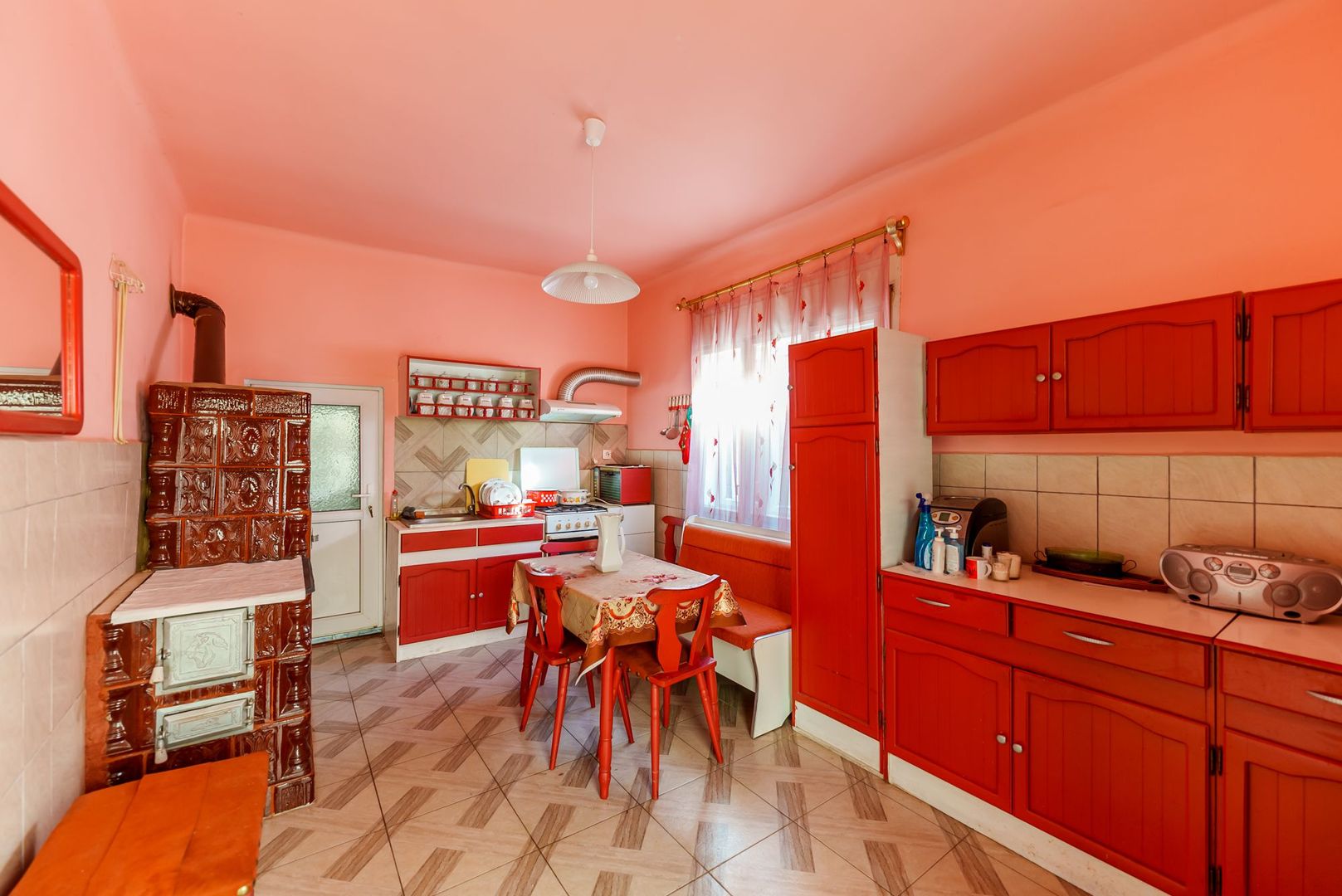 Casă deosebită, în centrul localității Târnova - Poză 8