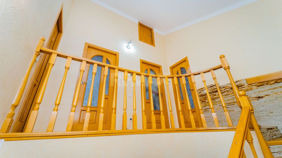 Casă în Chișinău, de vânzare, cu suprafața de 270 m2 pe teren de 6 ari or. Codru. - Poză 16