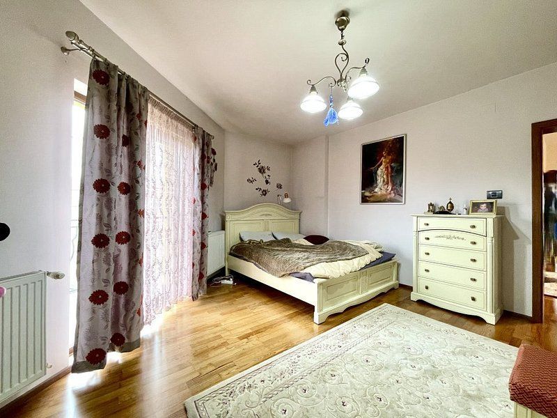 Design clasic, pozitie centrală - casă  în Dumbrăvita - Poză 13