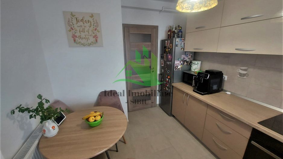 Apartament cu 4 camere in Selimbar, zona Pictor Brana - Poză 3