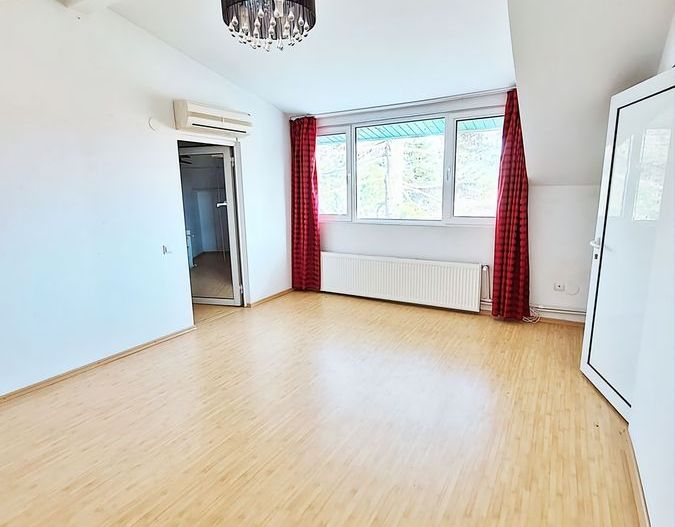 Casa in zona centralain vecinatatea padurii - Poză 10