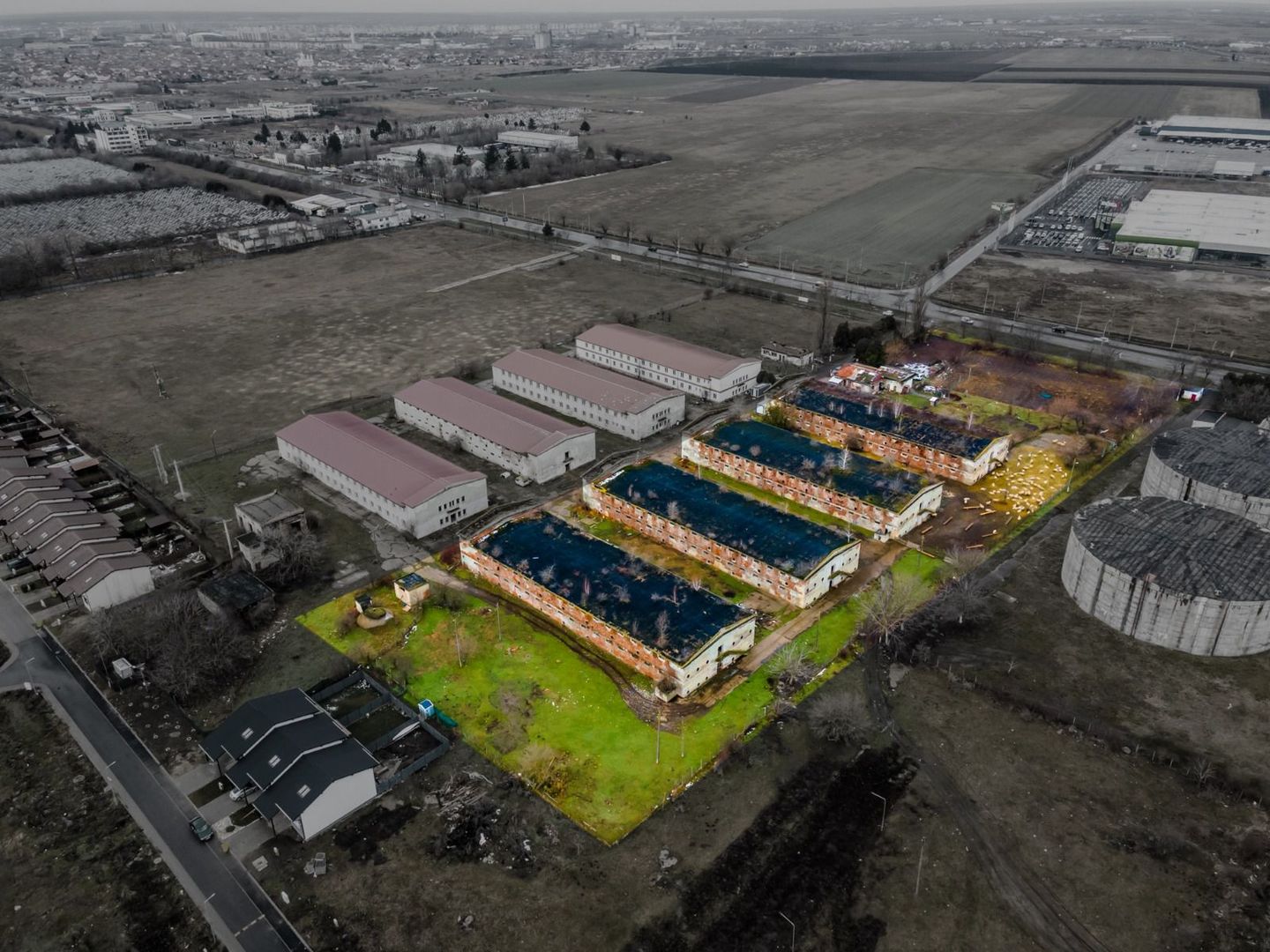 Teren intravilan la șoseaua principală Grădiște - Poză 1