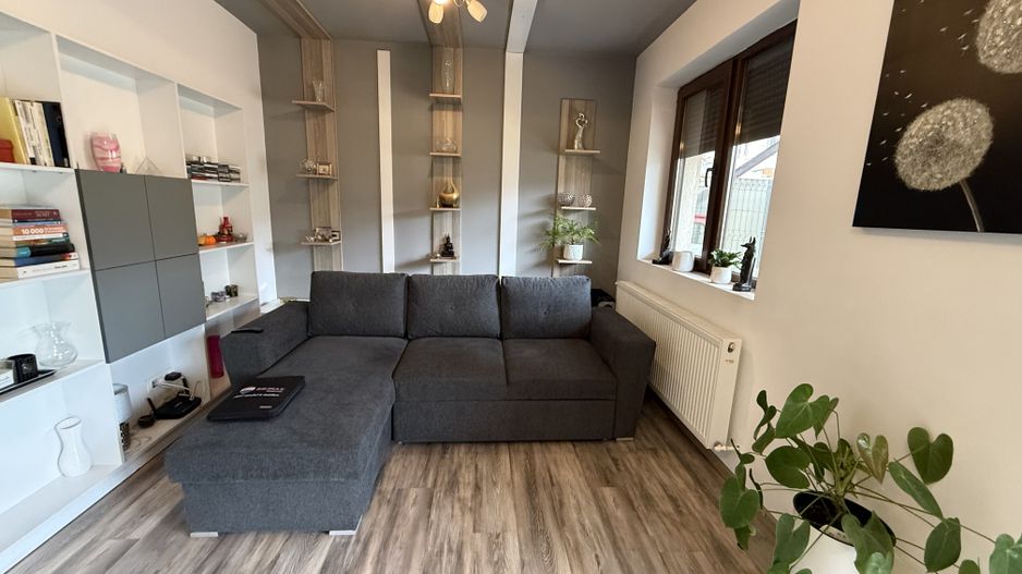 Casă înșiruită complet mobilată + curte+ 2 parcari în complex inchis! - Poză 4