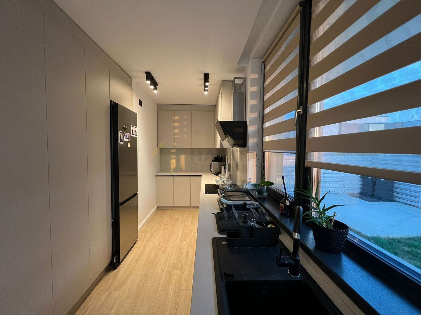 The Class Villas 1 – Vilă modernă de închiriat în Tunari - Poză 9