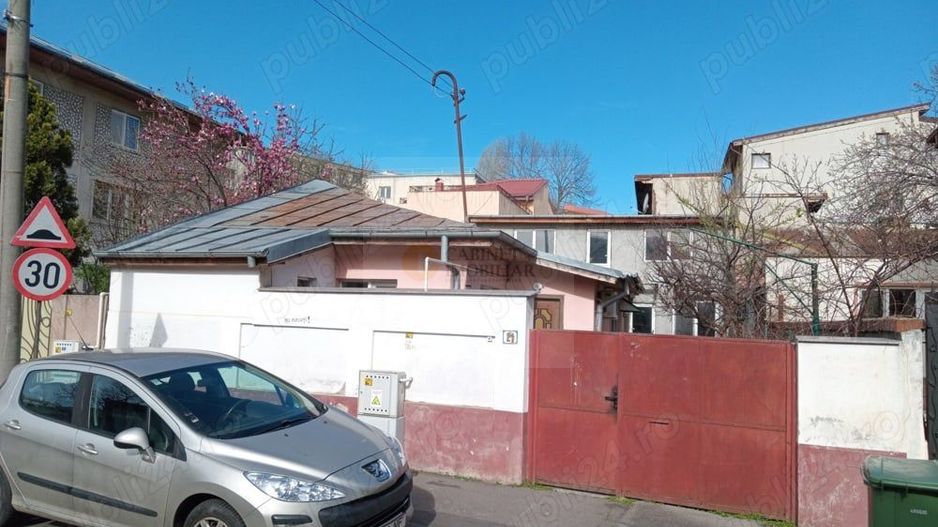 Vânzare 2 Case în Domenii – 246 mp Teren, Locație Excelentă - Poză 1