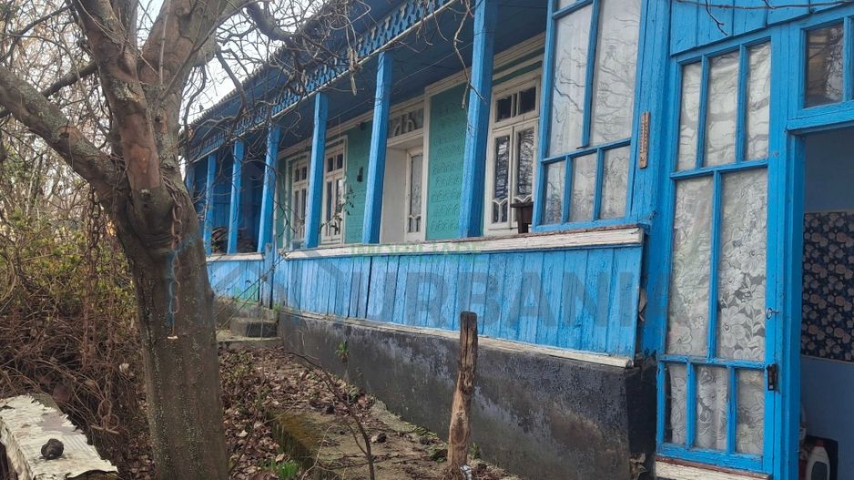 Casă de vânzare în satul Perieni, comuna Probota, cu grădină - Poză 1