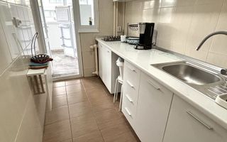 Apartament cu 3 camere, balcoane și lift în Dorobanți - Poză 3