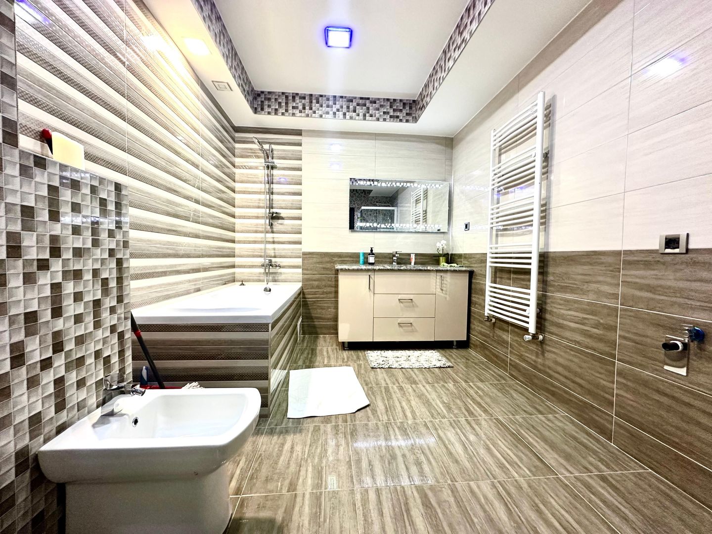 Apartament cu 4 camere + loc de parcare Subteran, Brasov - Poză 12