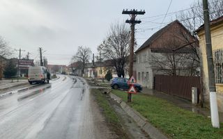  Casa cu teren generos de 1084 mp in centrul comunei Pischia, strada principala - Poză 8
