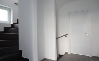 Apartament pe 3 niveluri, terasa, curte si 2 locuri parcare - Poză 5