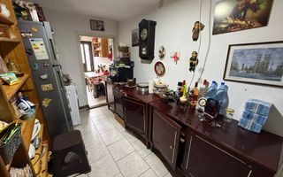 Casă corp C1 84mp + casă corp C2 51mp+garaj+ grădină și teren 889mp - Poză 12