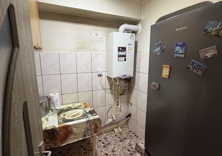 Vand apartament 3 camere micro 40 - Poză 3