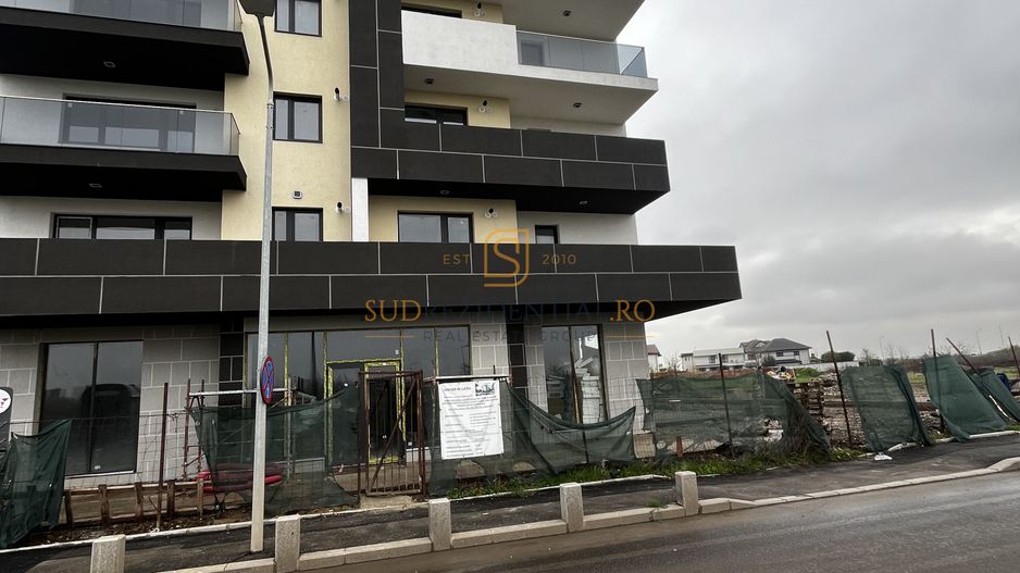 Spatiu Comercial, Sector 4, Bucuresti, Grand Arena, vitrina generoasa - Poză 1