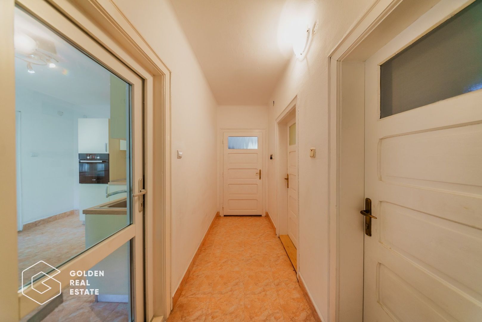 Vila superba, P+E,  Cuvin, 9 camere, 200 mp si teren 1300 mp plus anexa 3 camere - Poză 28