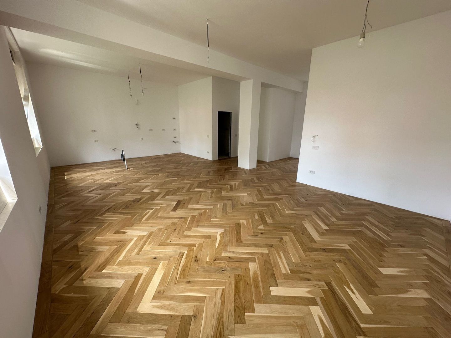 Apartament renovat în clădire istorică - are garaj - Poză 21