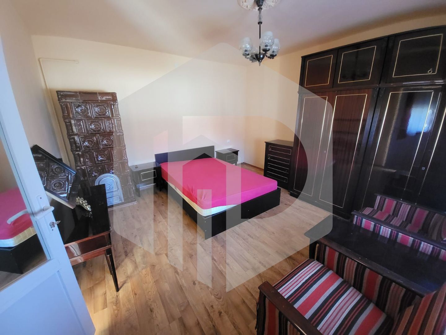 Casa in Avrig | 3 Dormitoare + Living si Bucatarie | Pivnita - Poză 9