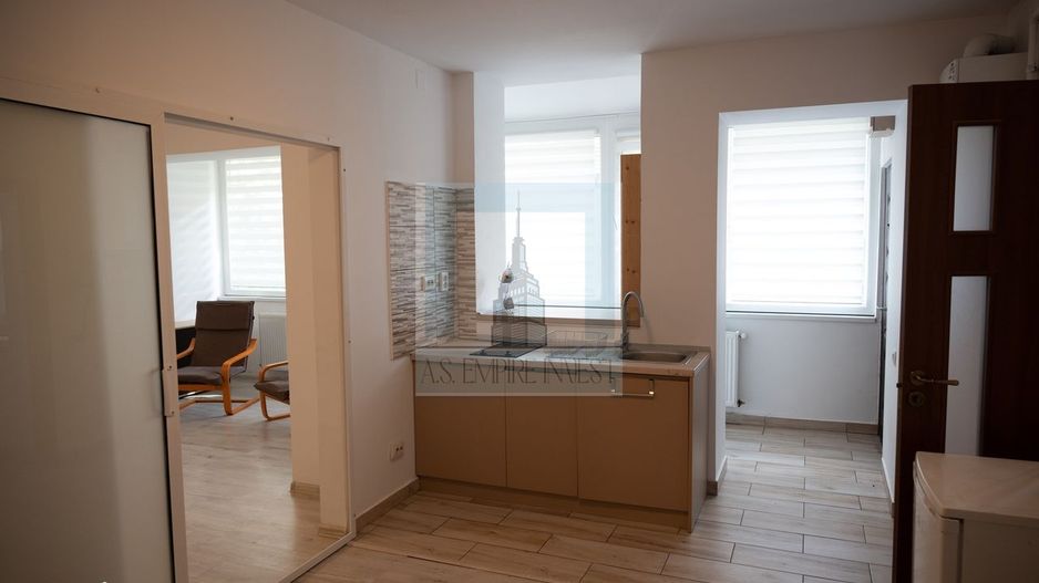 Apartament elegant în zona centrală, cu curte și intrare individuală - Poză 7