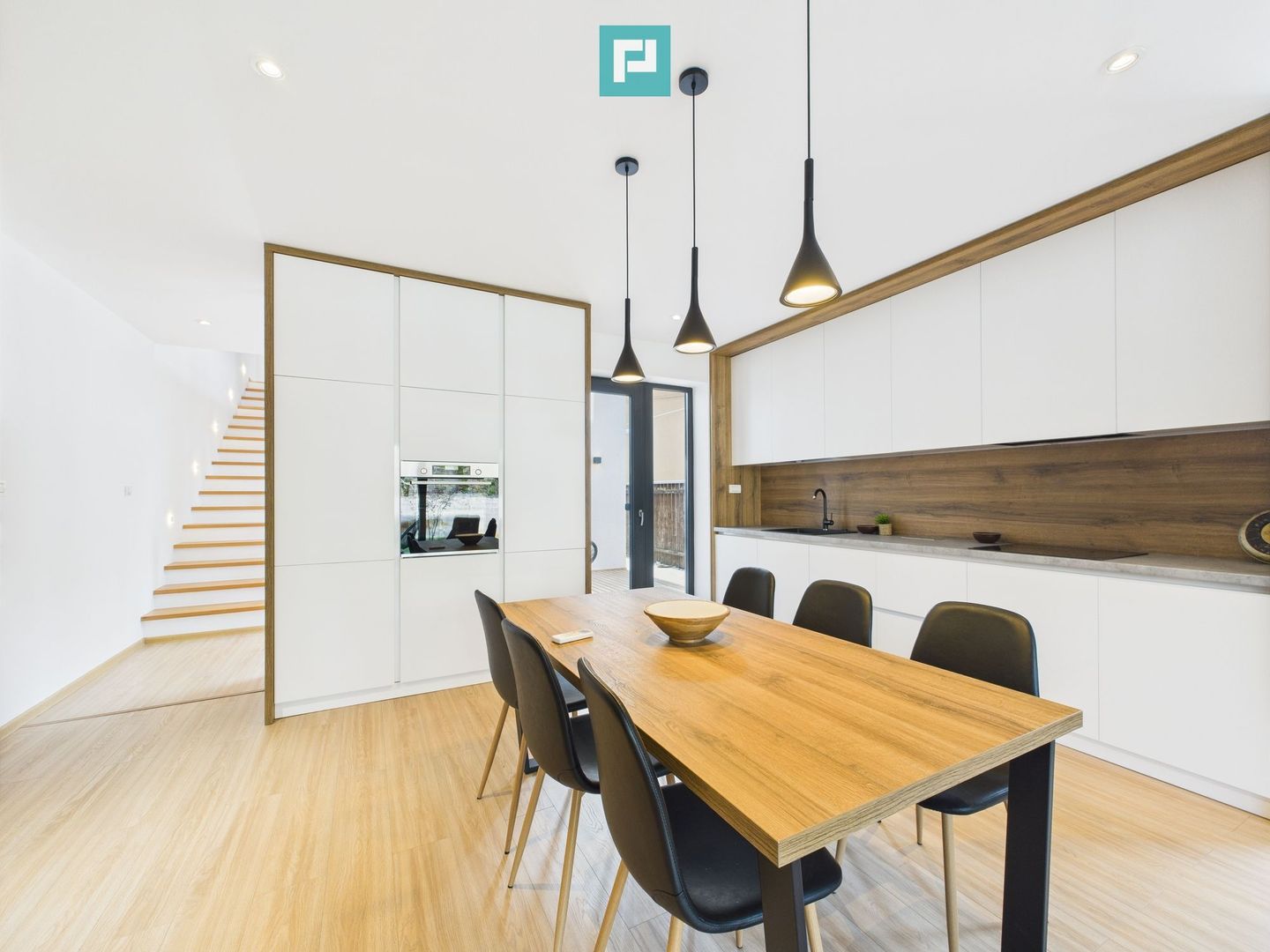 Casă modernă și elegantă, mobilată și utilată - Poză 3