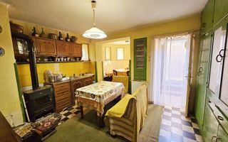 Casa situata in imediata apropiere a Cetatii - Poză 16