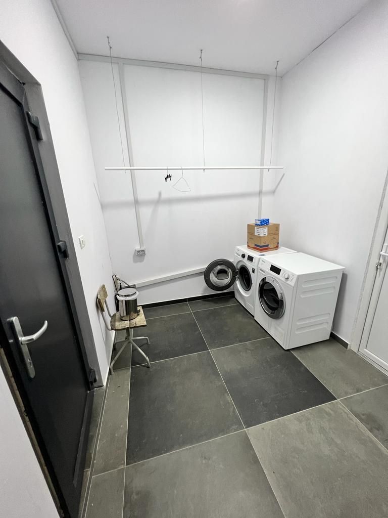 Locuinta moderna spatioasa cu garaj - Poză 14