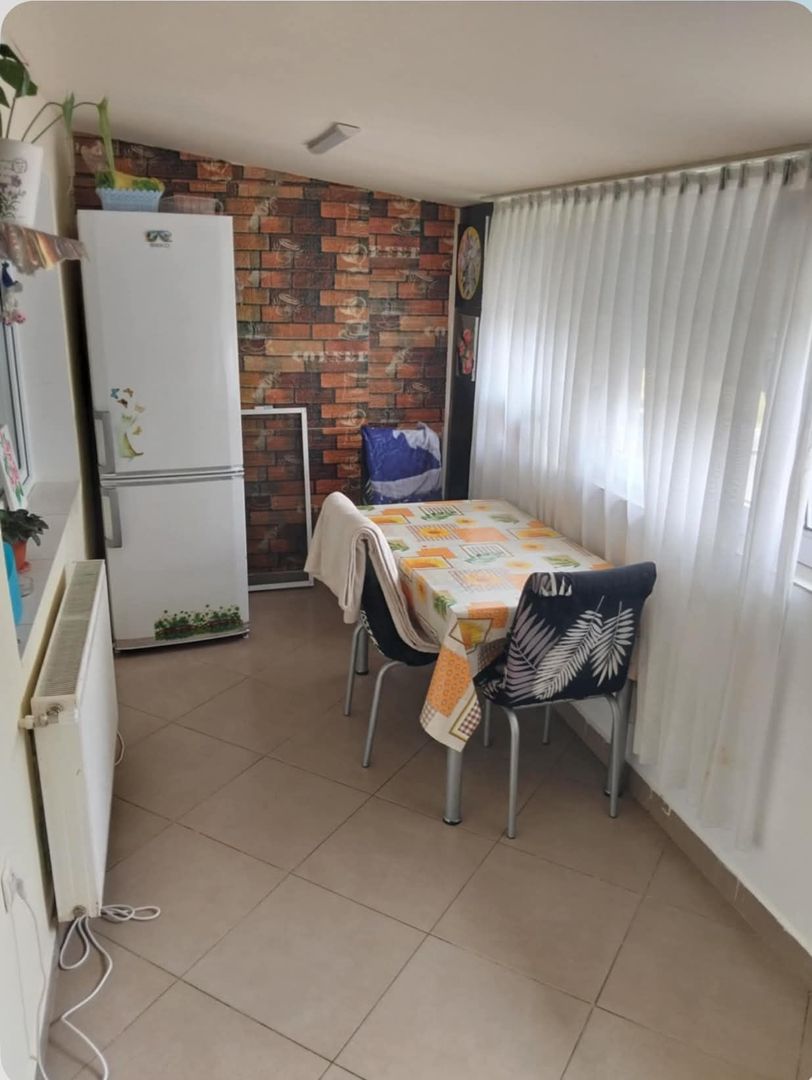 Vând apartament 3 camere - Poză 2