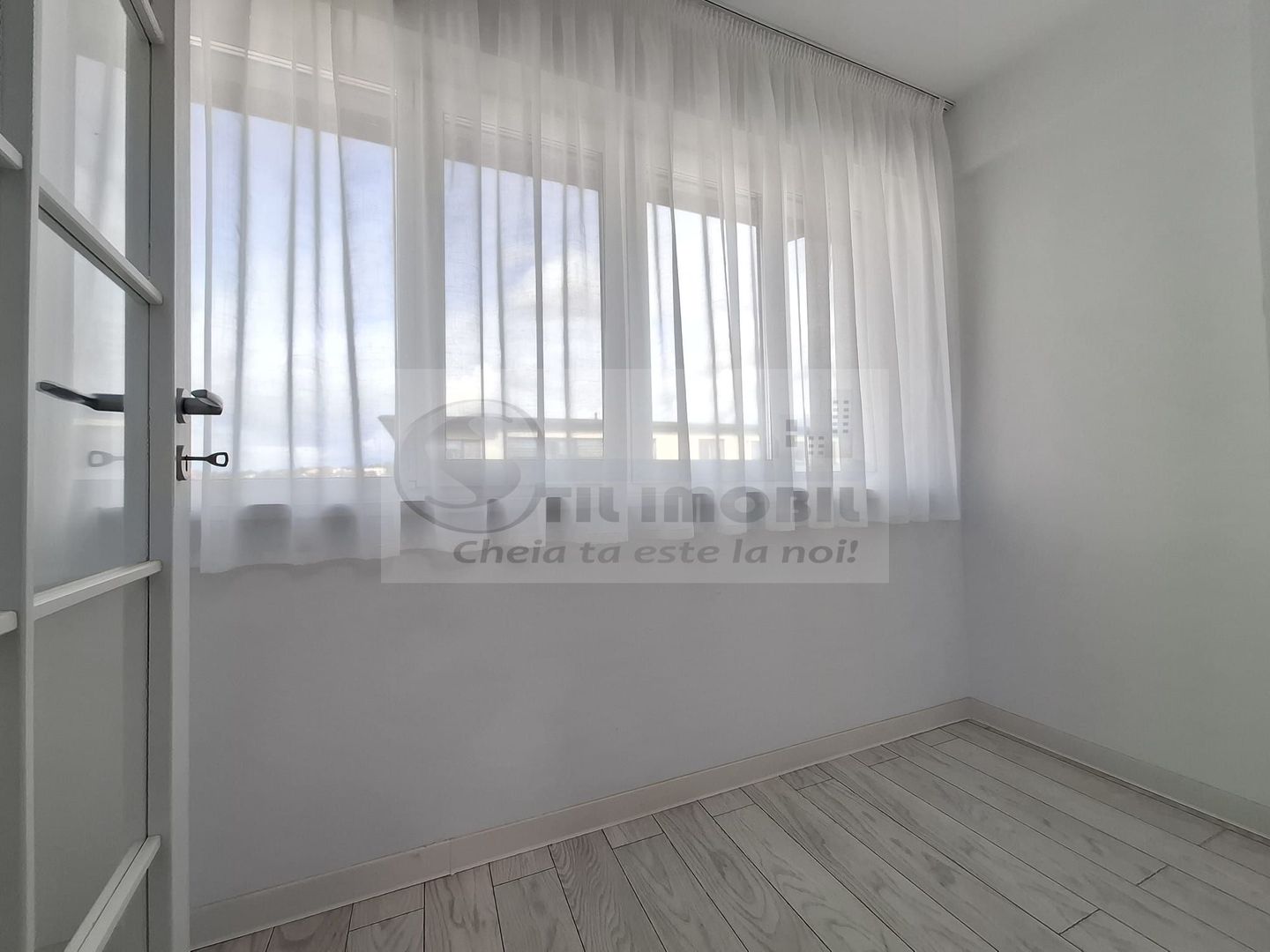 Liber, mobilat, de vanzare apartament 2 camere, Cug Pepiniera - Poză 14