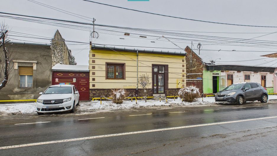 Casă cu 4 camere în zona Parneava - Poză 2